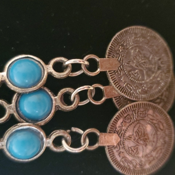 VINTAGE SILVER TONE FAUX TURQUOISE COIN DESIGN NECKLACE. - Picture 2 of 8